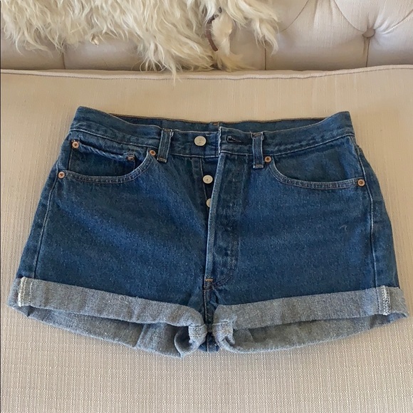 Vintage Levi Jean Shorts- size 26/27 - Picture 2 of 5